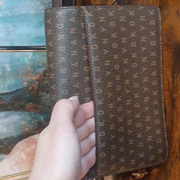 NEW!! DKNY Signature Logo Brown Bryant Flap Over Shoulder Bag/crossbody/ Clutch - Picture 8 of 17